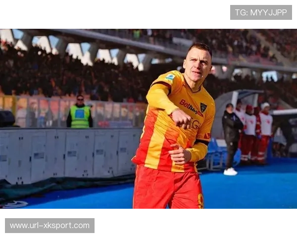 帕尔马2-1逆转莱切,保级战现红牌乌龙闹剧 帕尔马2-1逆转莱切,保级战现红牌乌龙闹剧